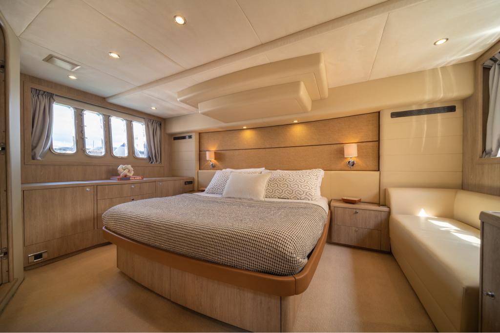 15-PRINCESS62-11_master14_pr62_main-cabin