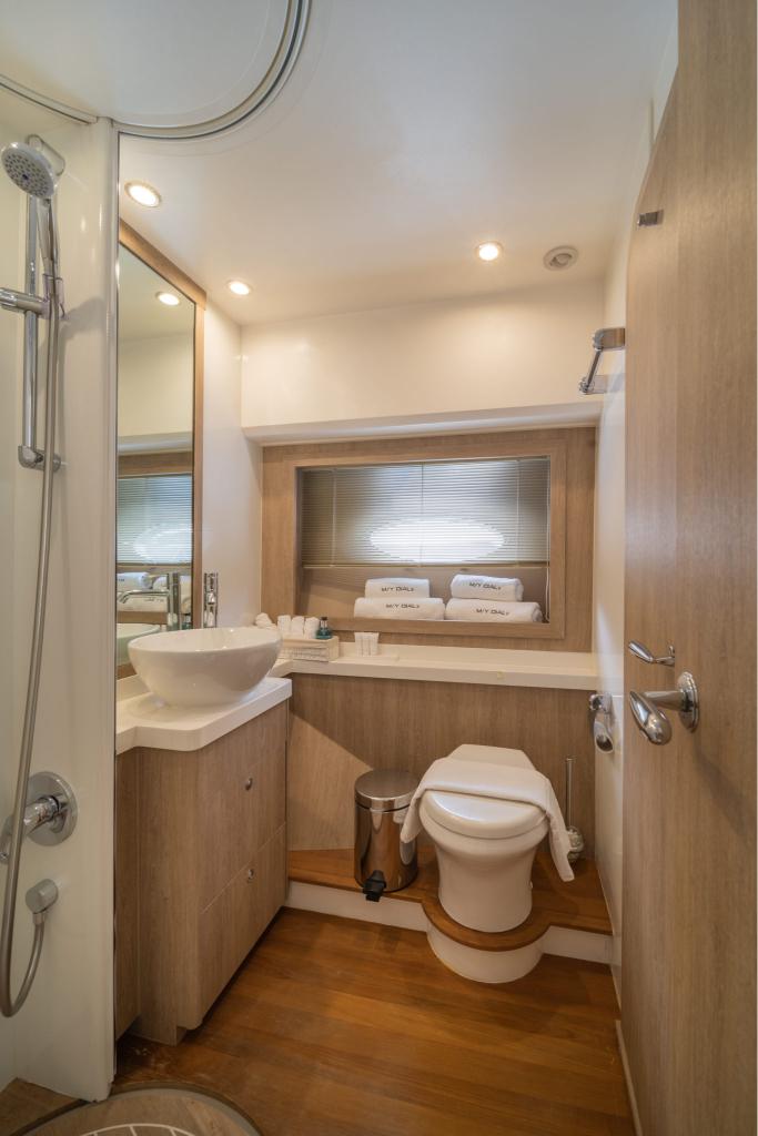 19_Princess62_Ensuite_facilities-3